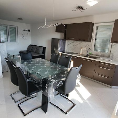 Apartmani Lanterna Krk Town Exterior photo